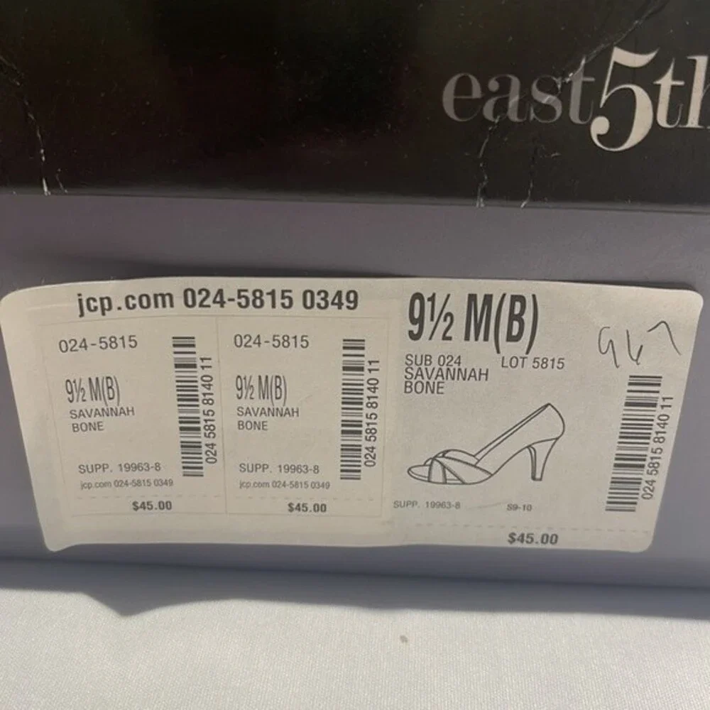 East 5th Savannah Shoes Size 9.5 Bone color